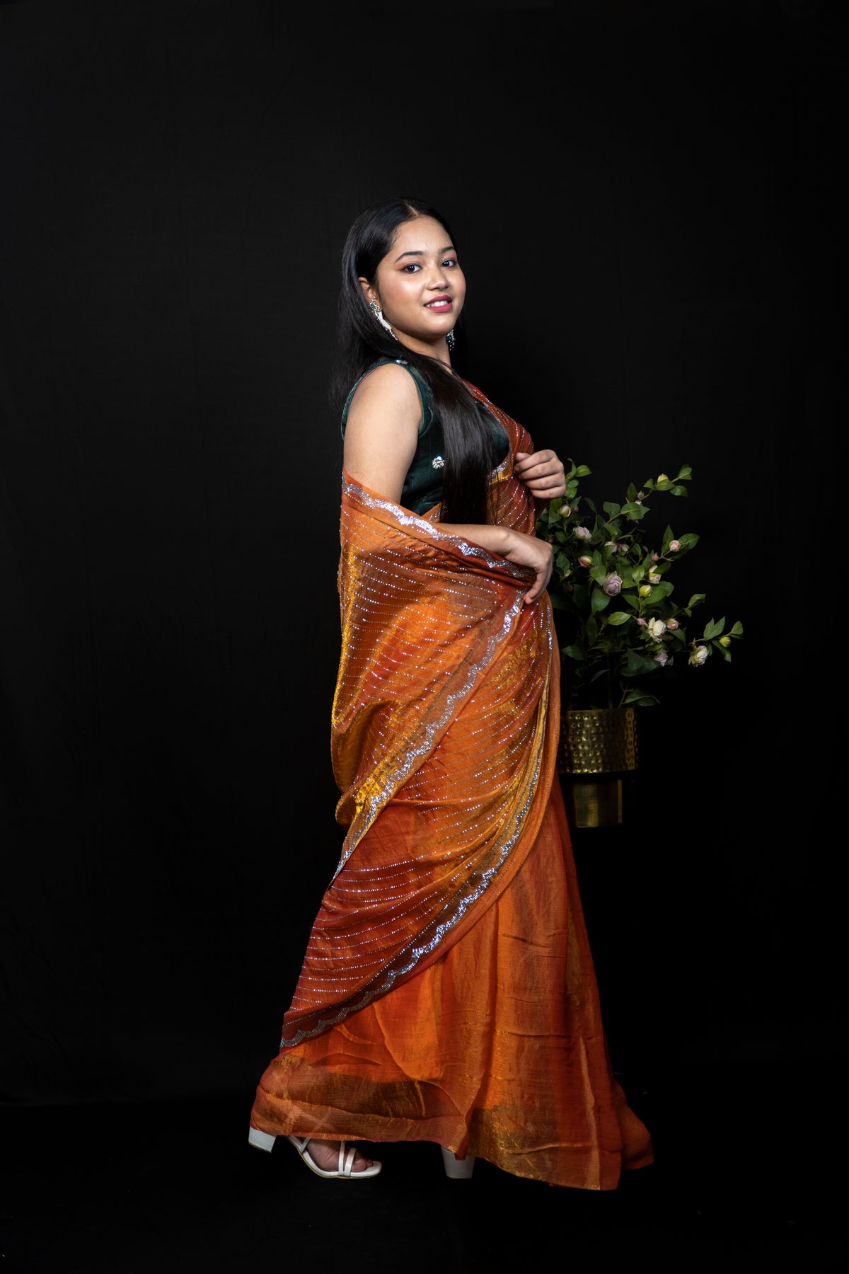 Shimmer Pastel Dual-Tone frendy Silk Saree with Scalloped Border | Party Wear Saree Collection