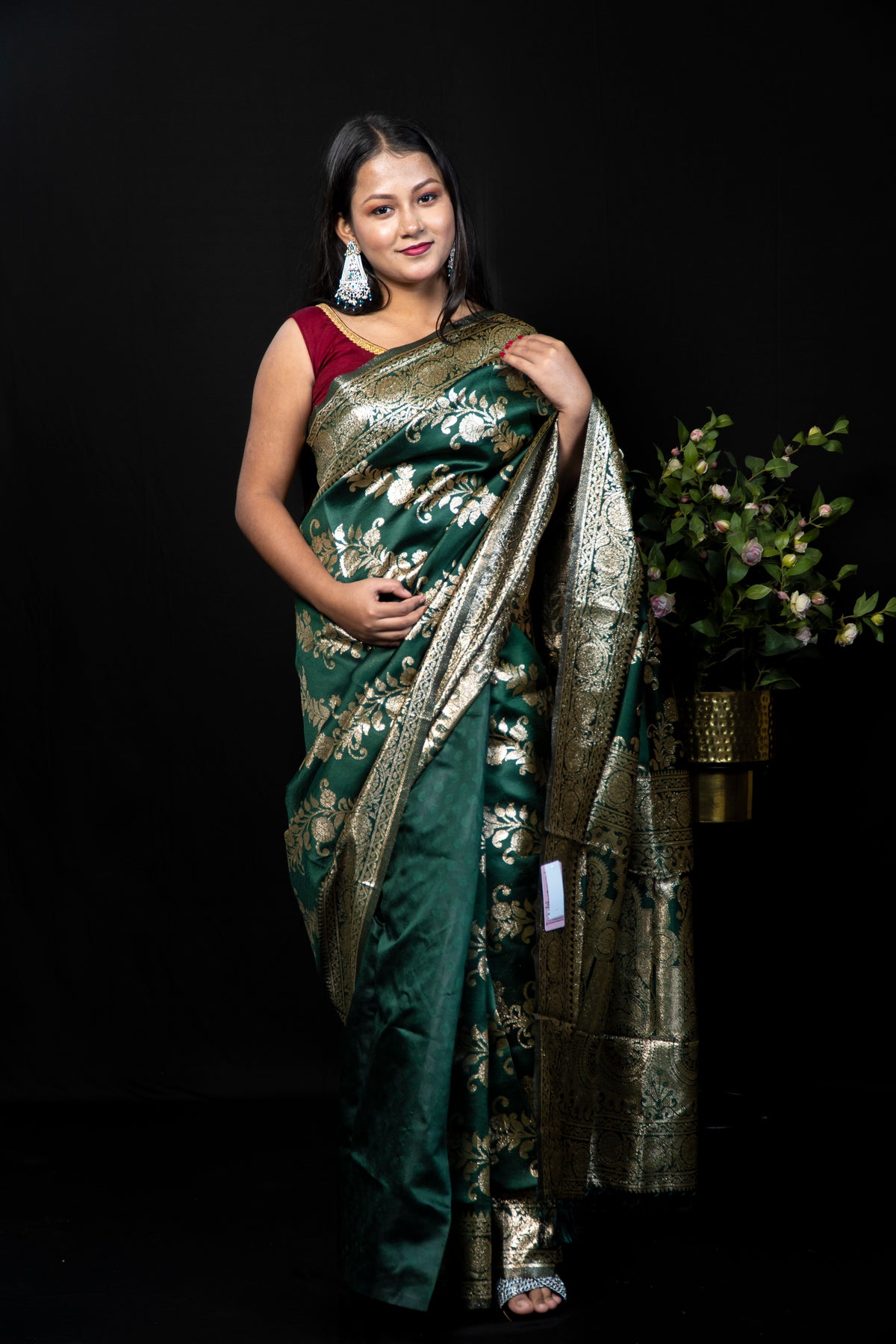 Elegant Soft Silk Saree with Contrast Gold Zari Border