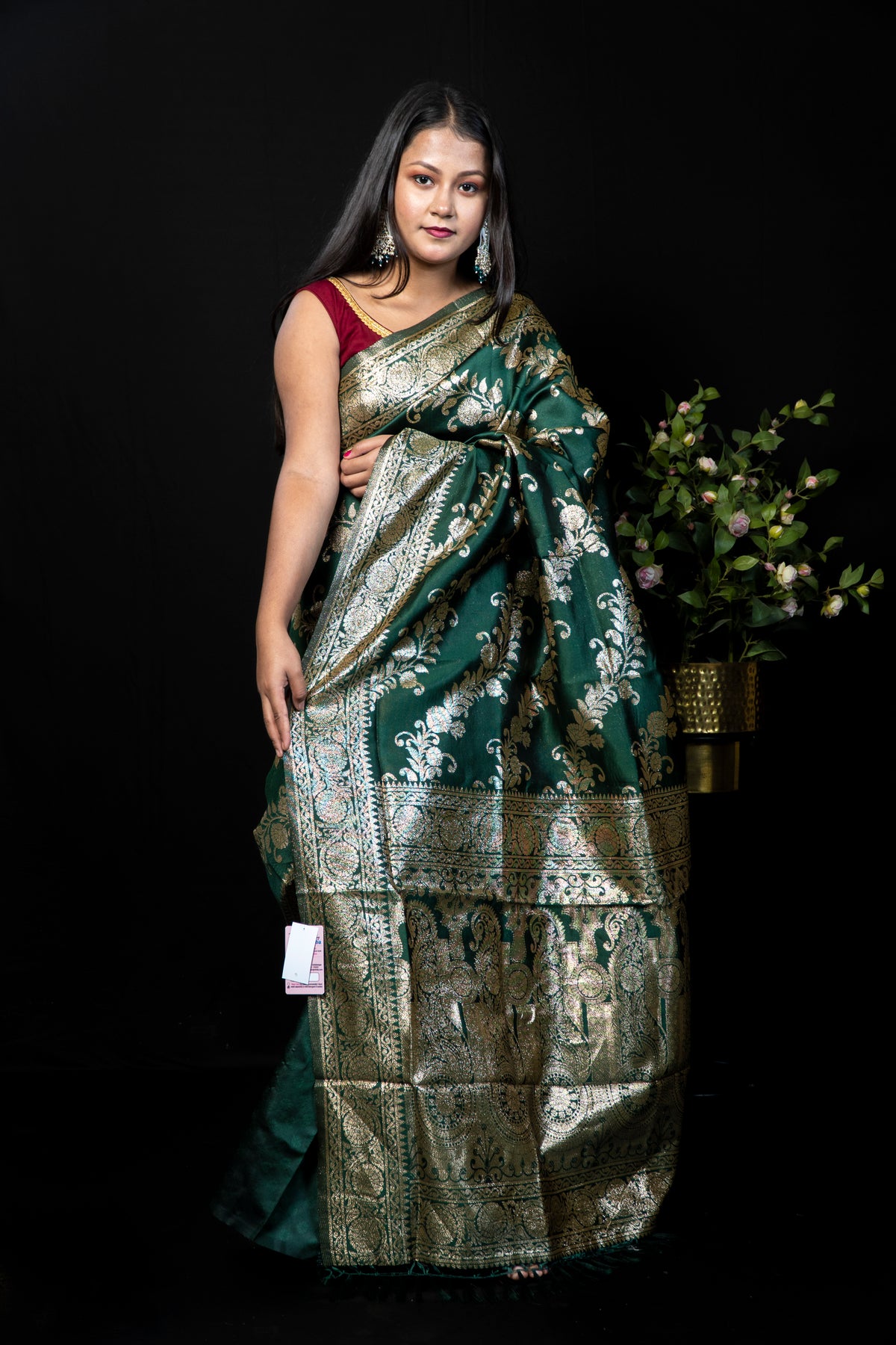 Elegant Soft Silk Saree with Contrast Gold Zari Border