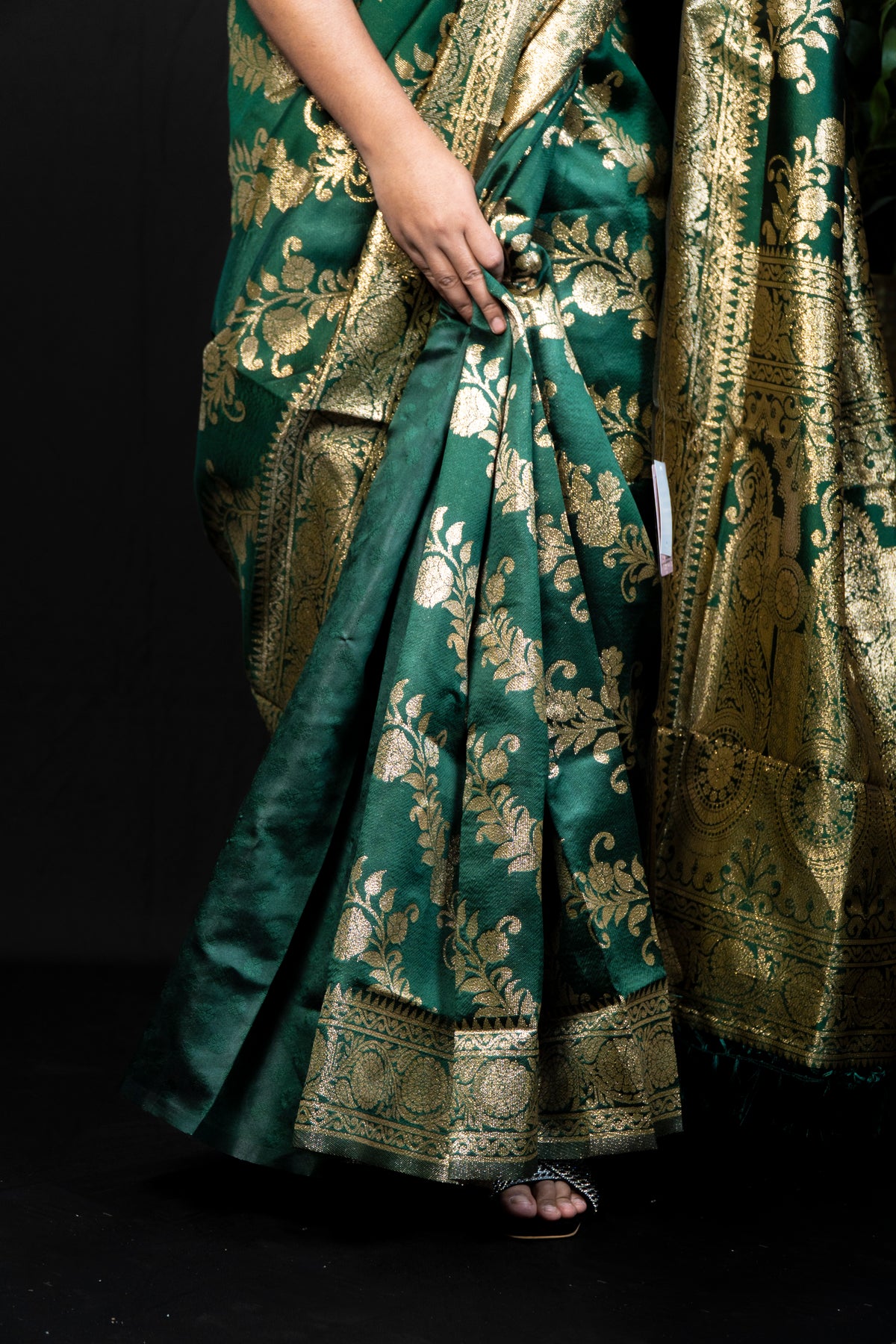 Elegant Soft Silk Saree with Contrast Gold Zari Border