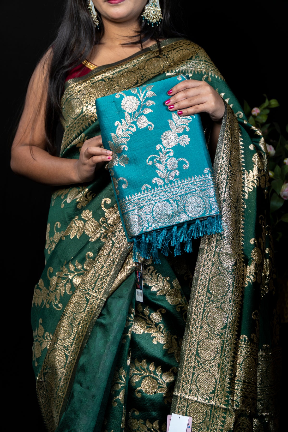 Elegant Soft Silk Saree with Contrast Gold Zari Border