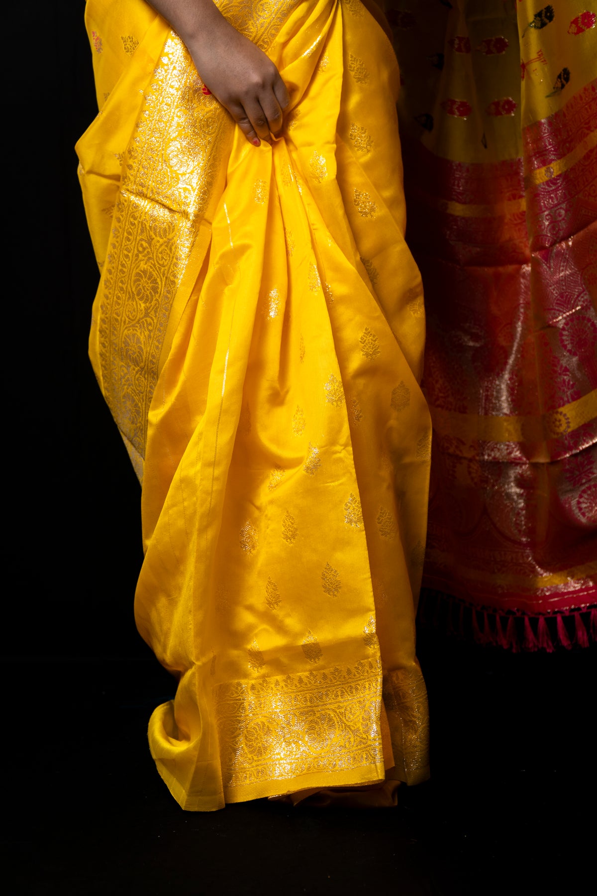 Rangoli jhalar soft Silk Saree with Contrast Border & Meenakari Work