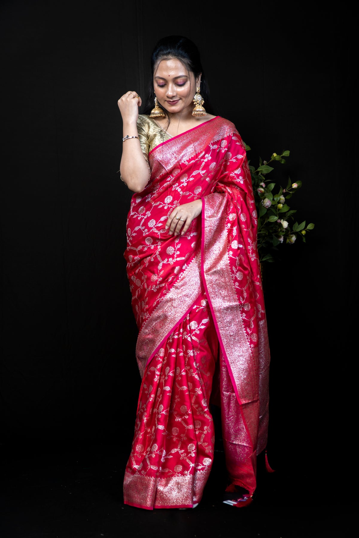 Elegant Zari Woven Silk Saree with Traditional Brocade Border