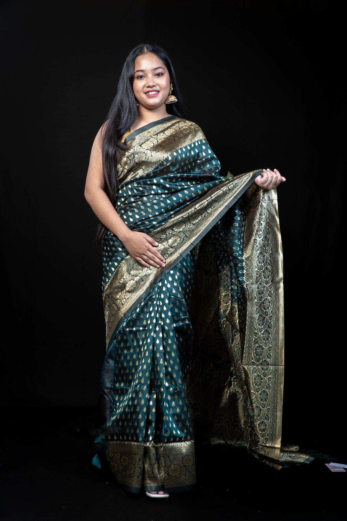 Woven Silk Saree with Elegant Zari Work and Blouse