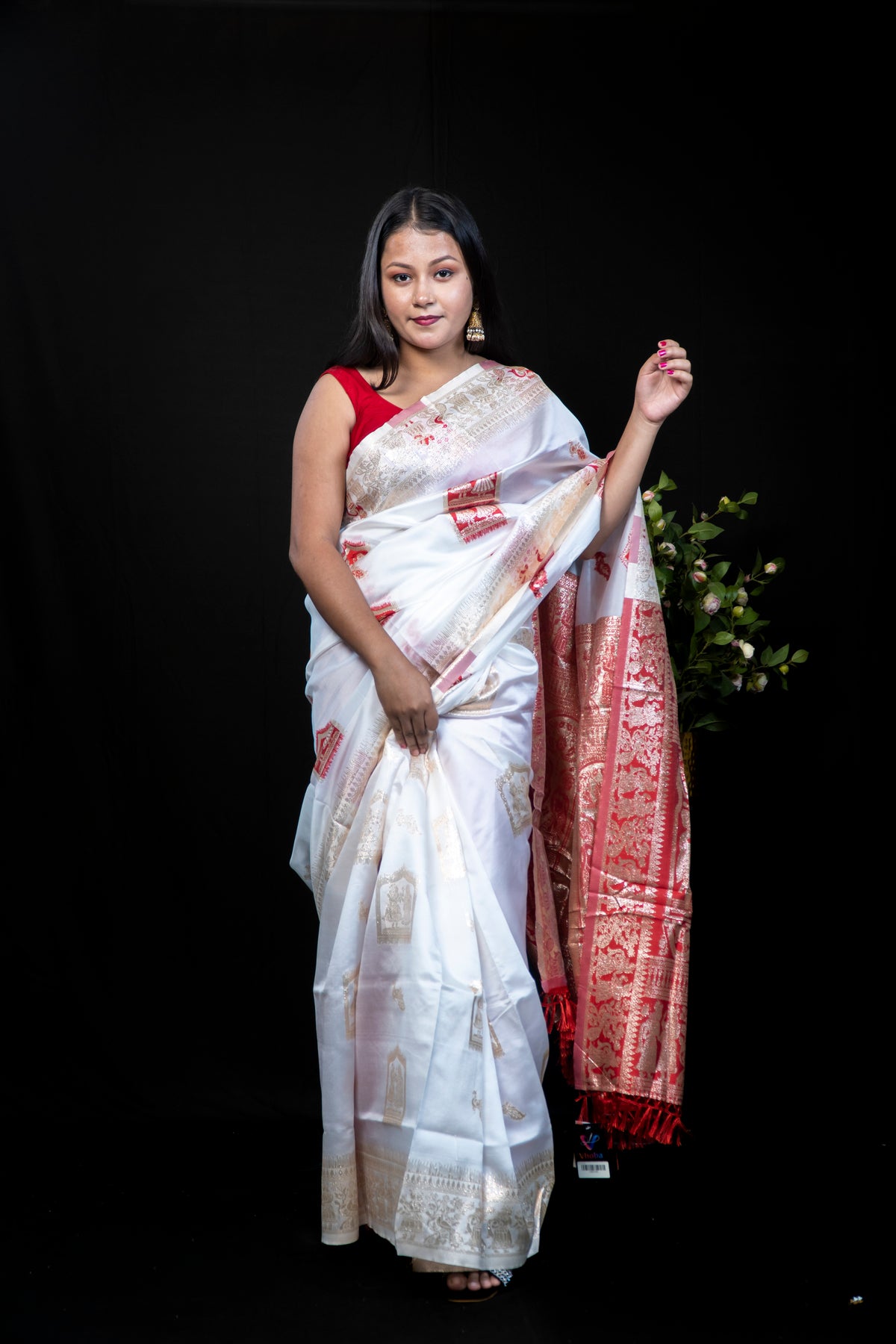 White & Red Raja Rani baluchuri Silk Saree with Blouse Piece