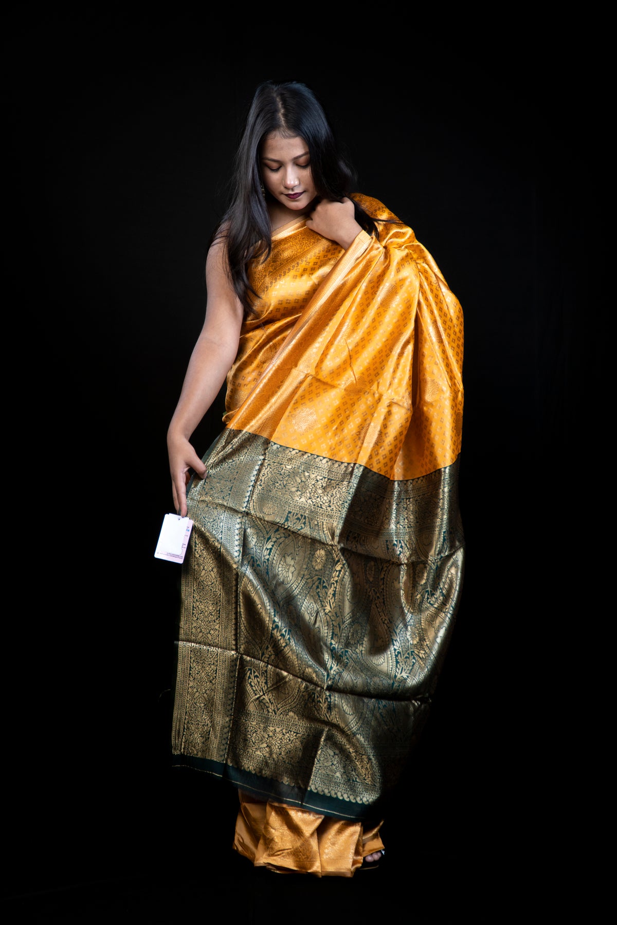Soft Silk Saree with Golden weaving flower Booti & Contrast Border