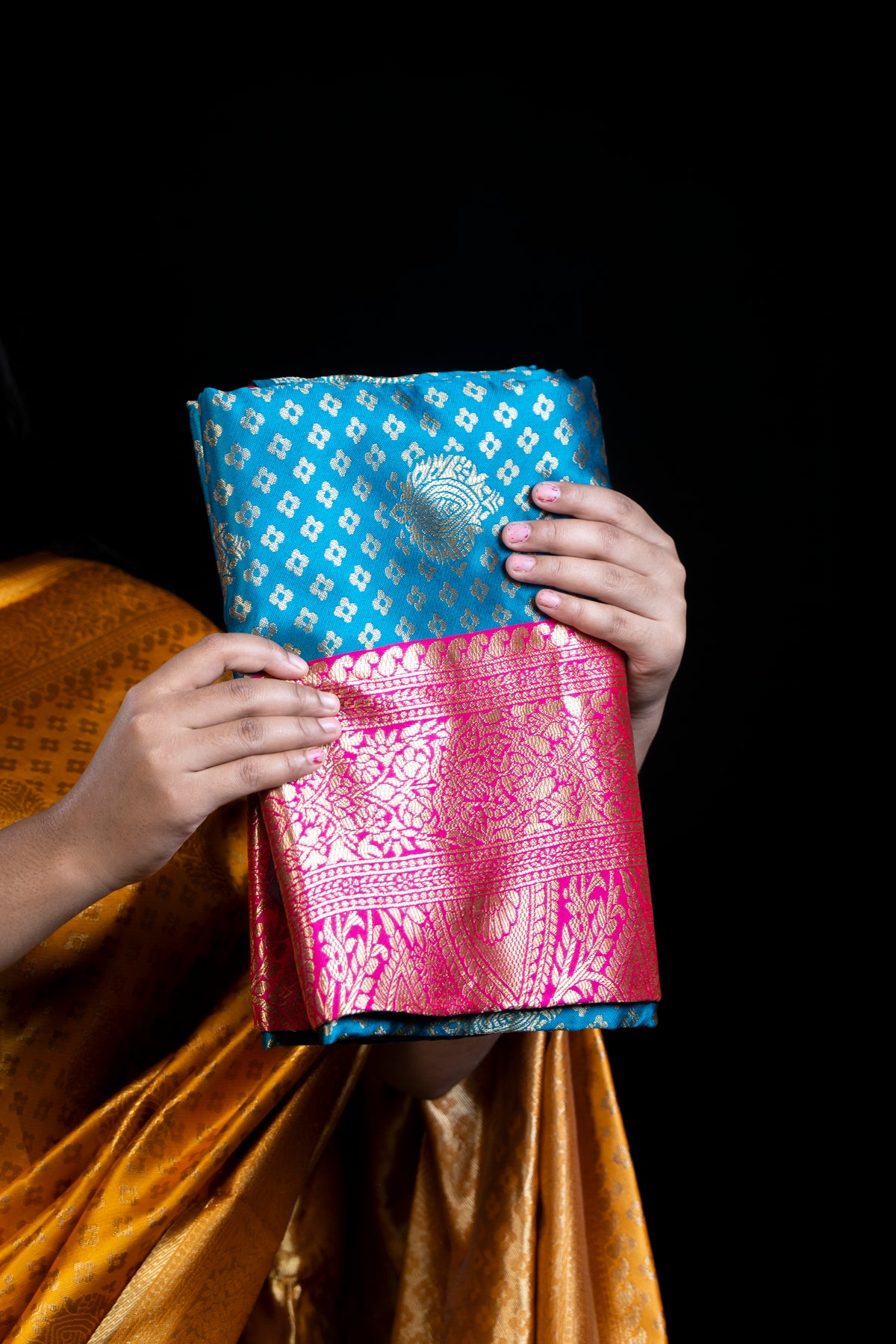 Soft Silk Saree with Golden weaving flower Booti & Contrast Border