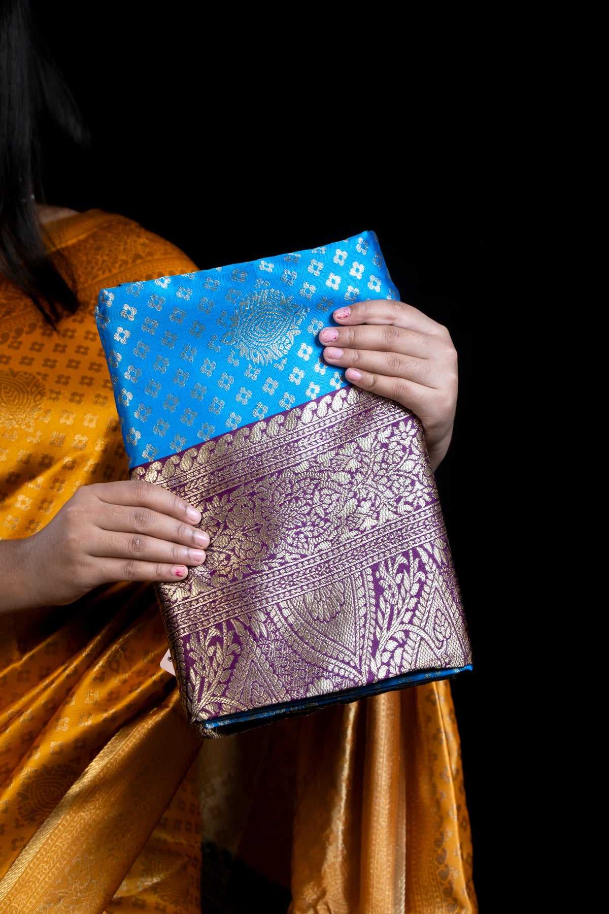 Soft Silk Saree with Golden weaving flower Booti & Contrast Border