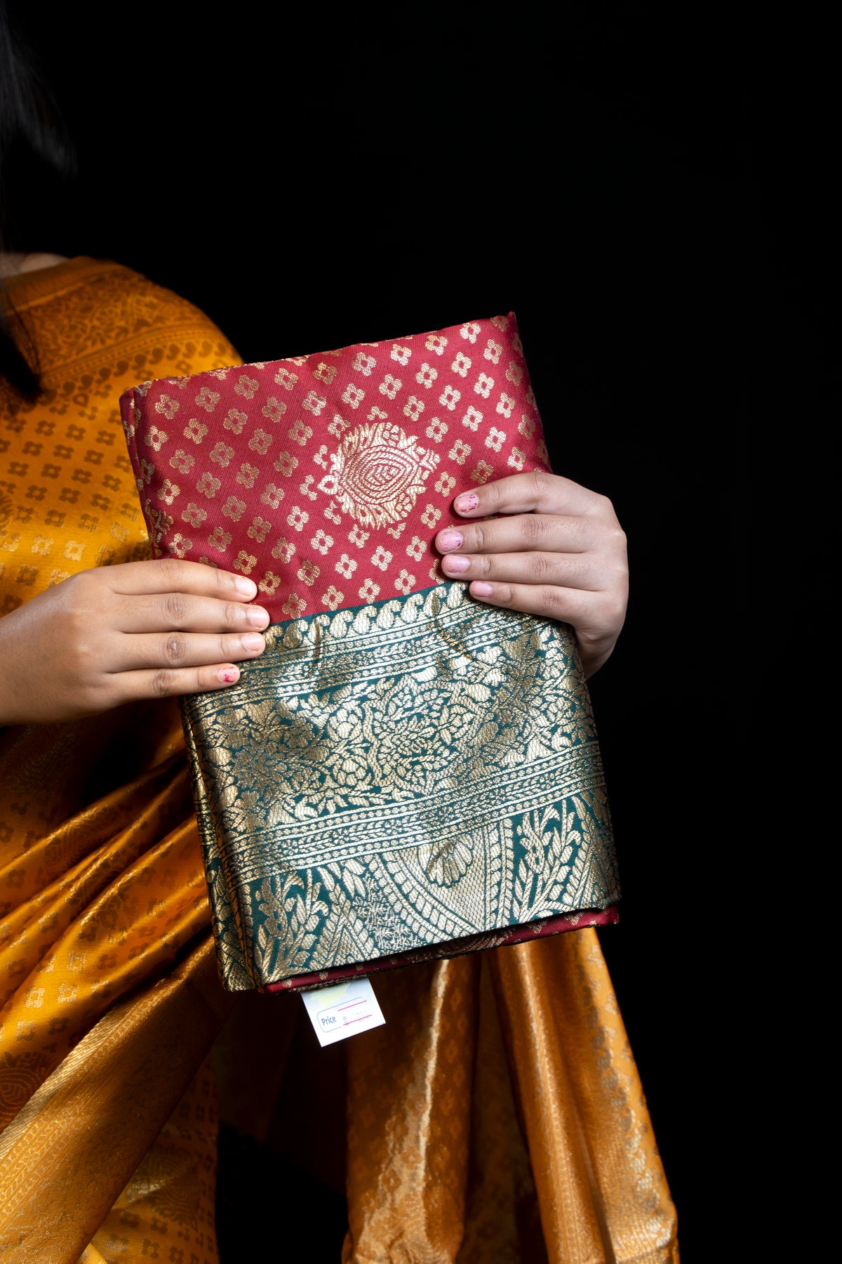 Soft Silk Saree with Golden weaving flower Booti & Contrast Border