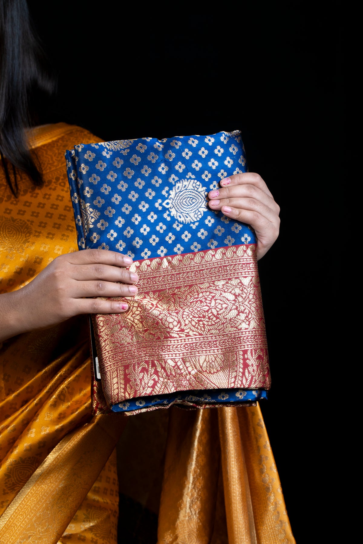 Soft Silk Saree with Golden weaving flower Booti & Contrast Border