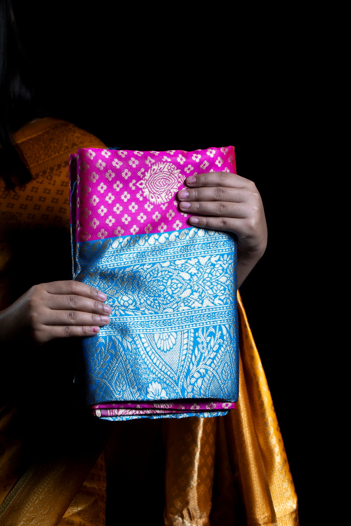 Soft Silk Saree with Golden weaving flower Booti & Contrast Border