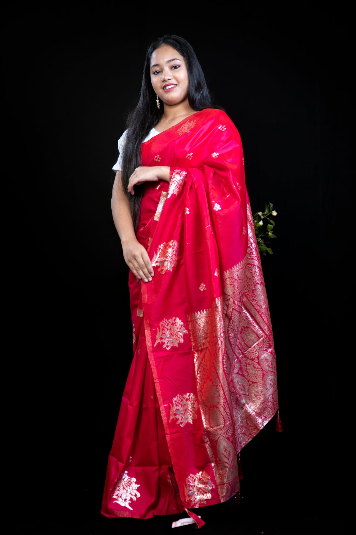Awesome Soft Silk Saree with Gold Zari Floral Booti & Heavy Temple Border