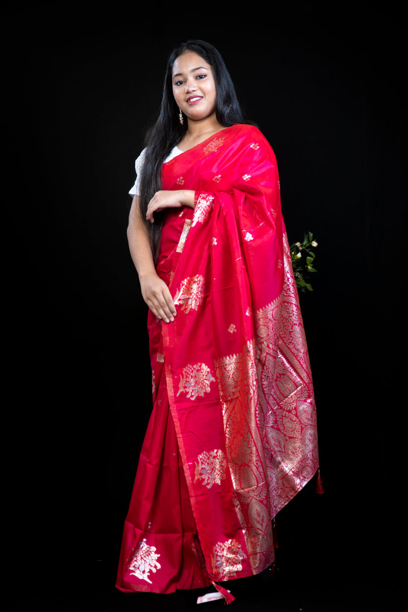 Awesome Soft Silk Saree with Gold Zari Floral Booti & Heavy Temple Border
