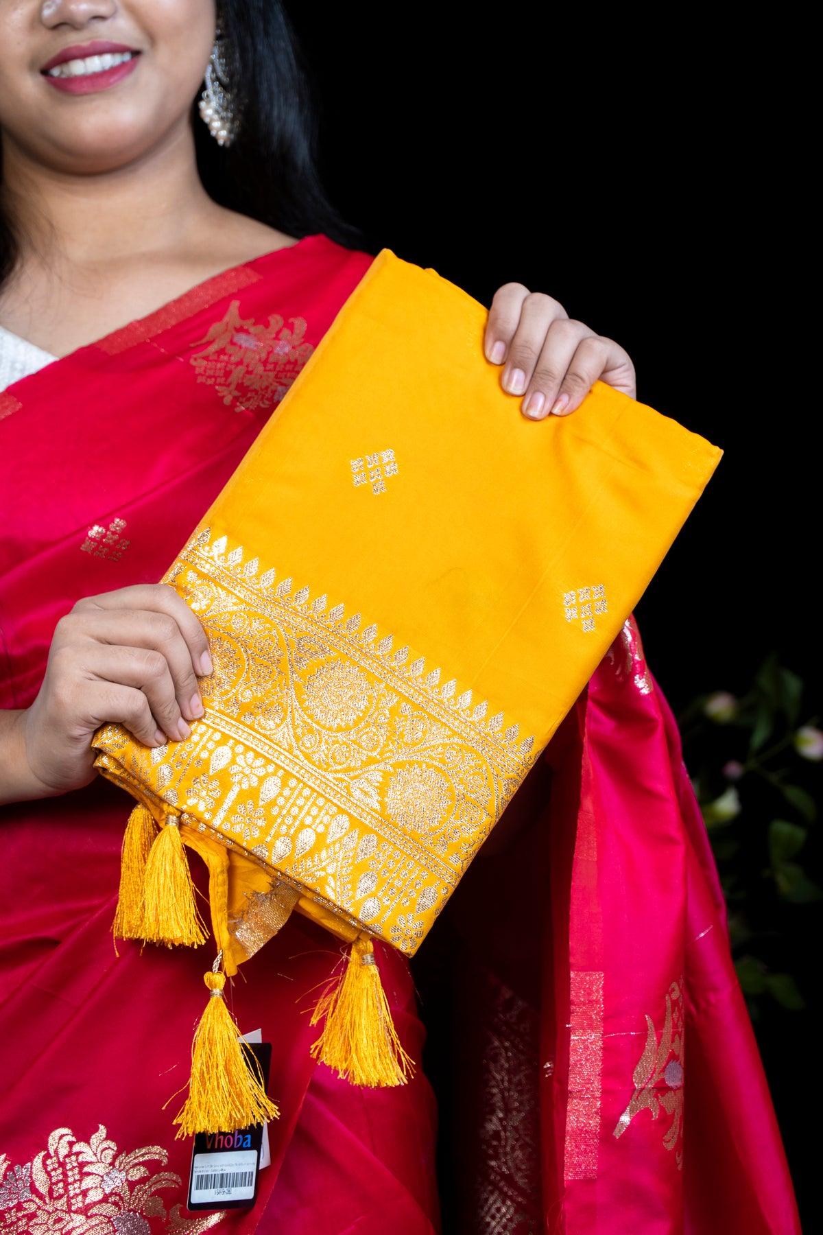 Awesome Soft Silk Saree with Gold Zari Floral Booti & Heavy Temple Border