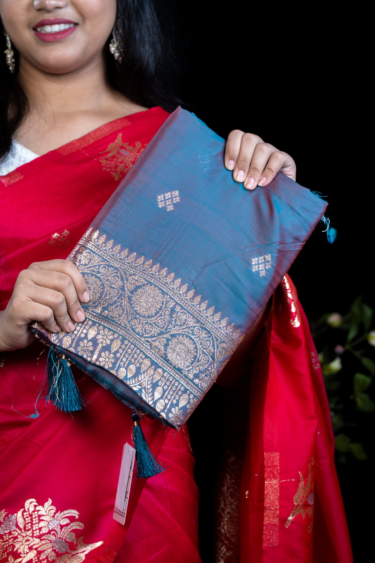 Awesome Soft Silk Saree with Gold Zari Floral Booti & Heavy Temple Border