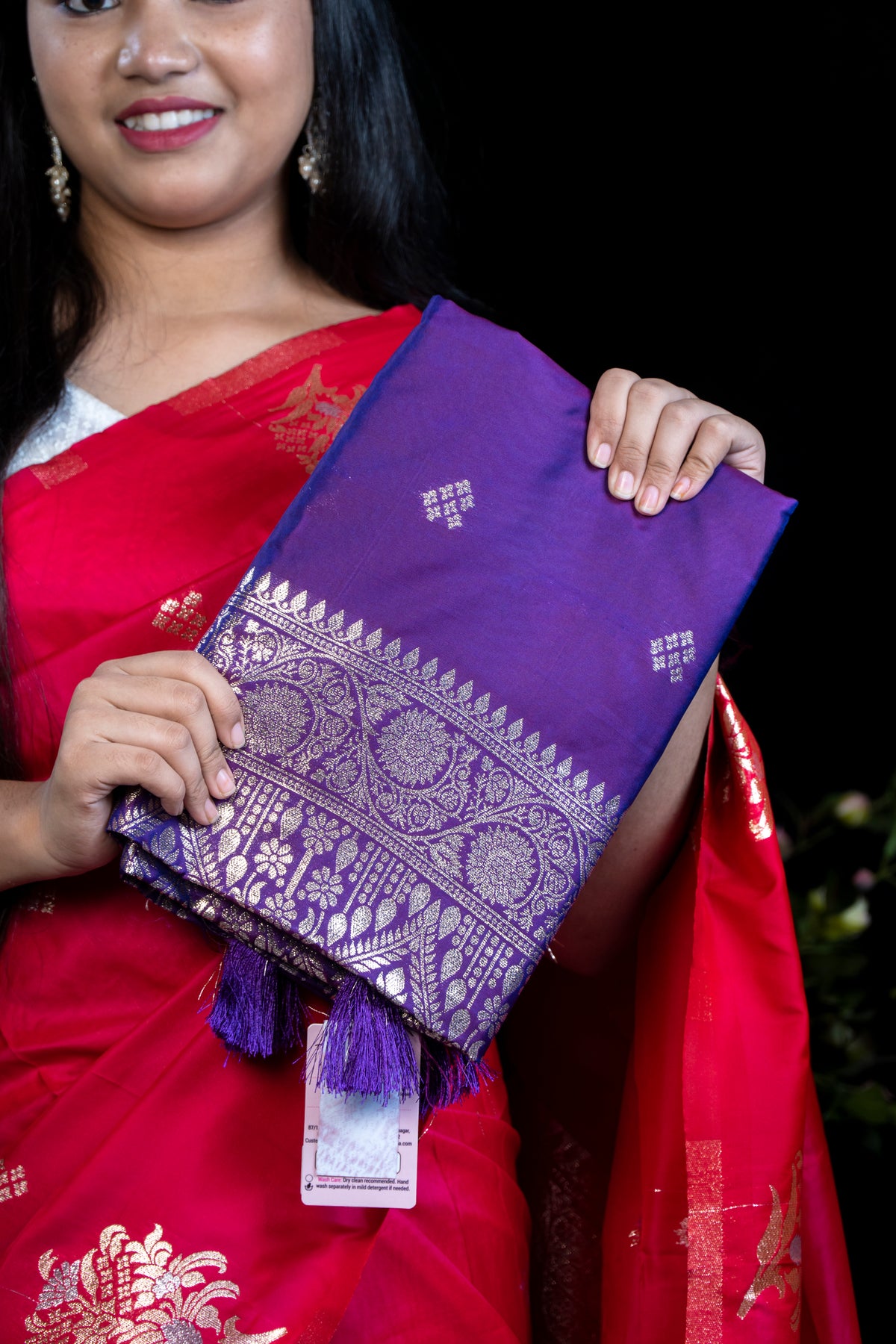 Awesome Soft Silk Saree with Gold Zari Floral Booti & Heavy Temple Border