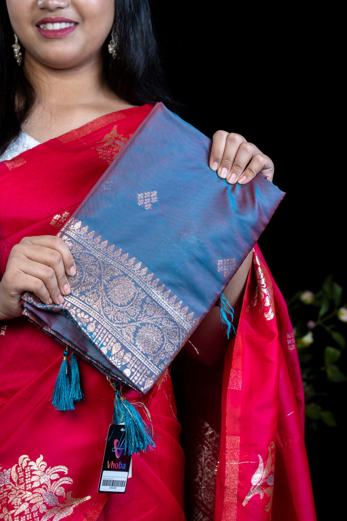 Awesome Soft Silk Saree with Gold Zari Floral Booti & Heavy Temple Border