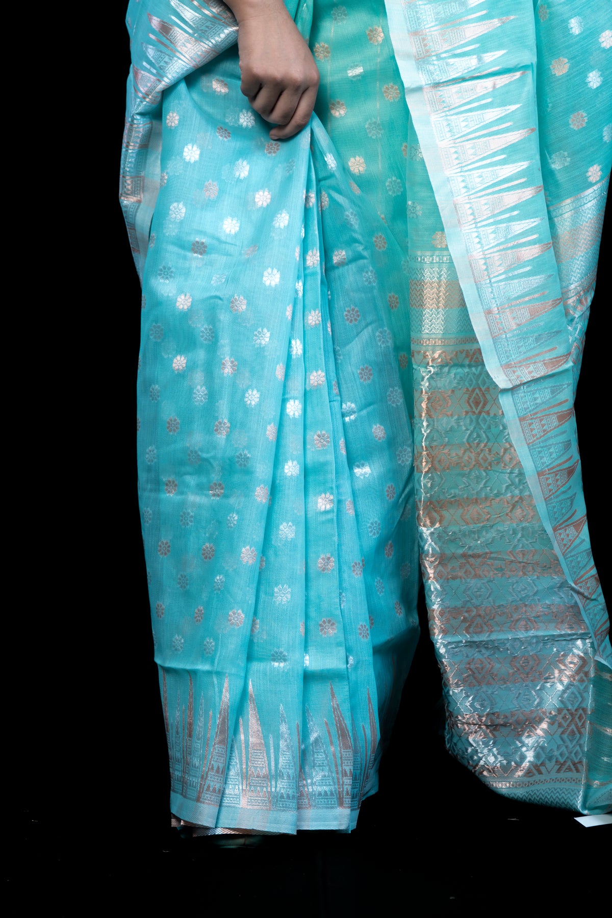 Beautiful silk Linen Saree with Woven Floral Butta & Contrast Border