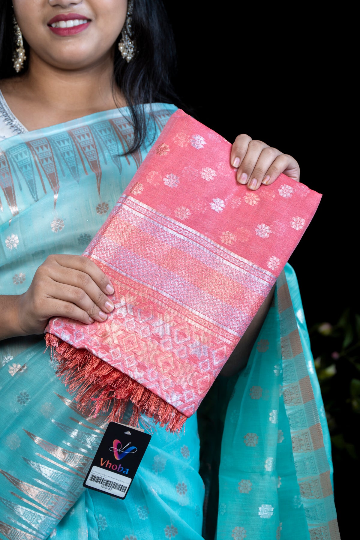 Beautiful silk Linen Saree with Woven Floral Butta & Contrast Border
