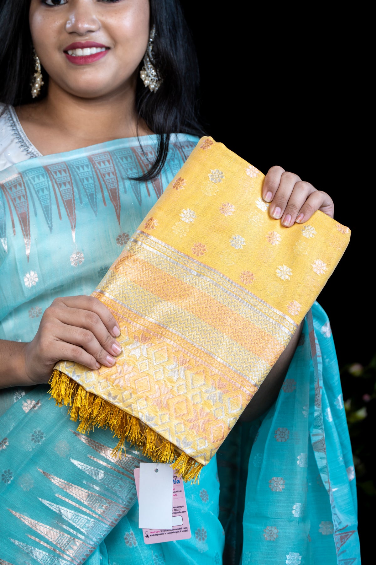 Beautiful silk Linen Saree with Woven Floral Butta & Contrast Border