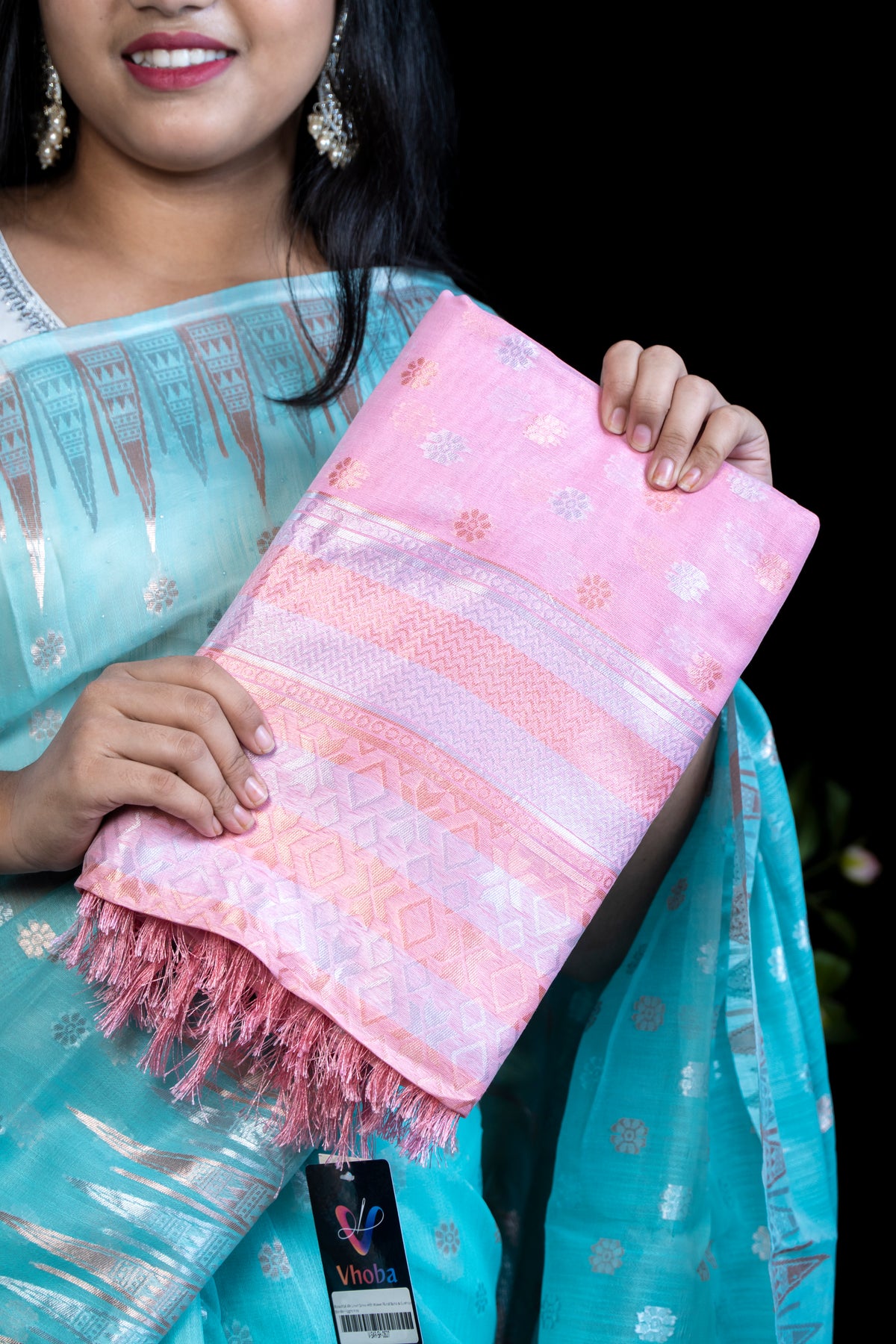 Beautiful silk Linen Saree with Woven Floral Butta & Contrast Border
