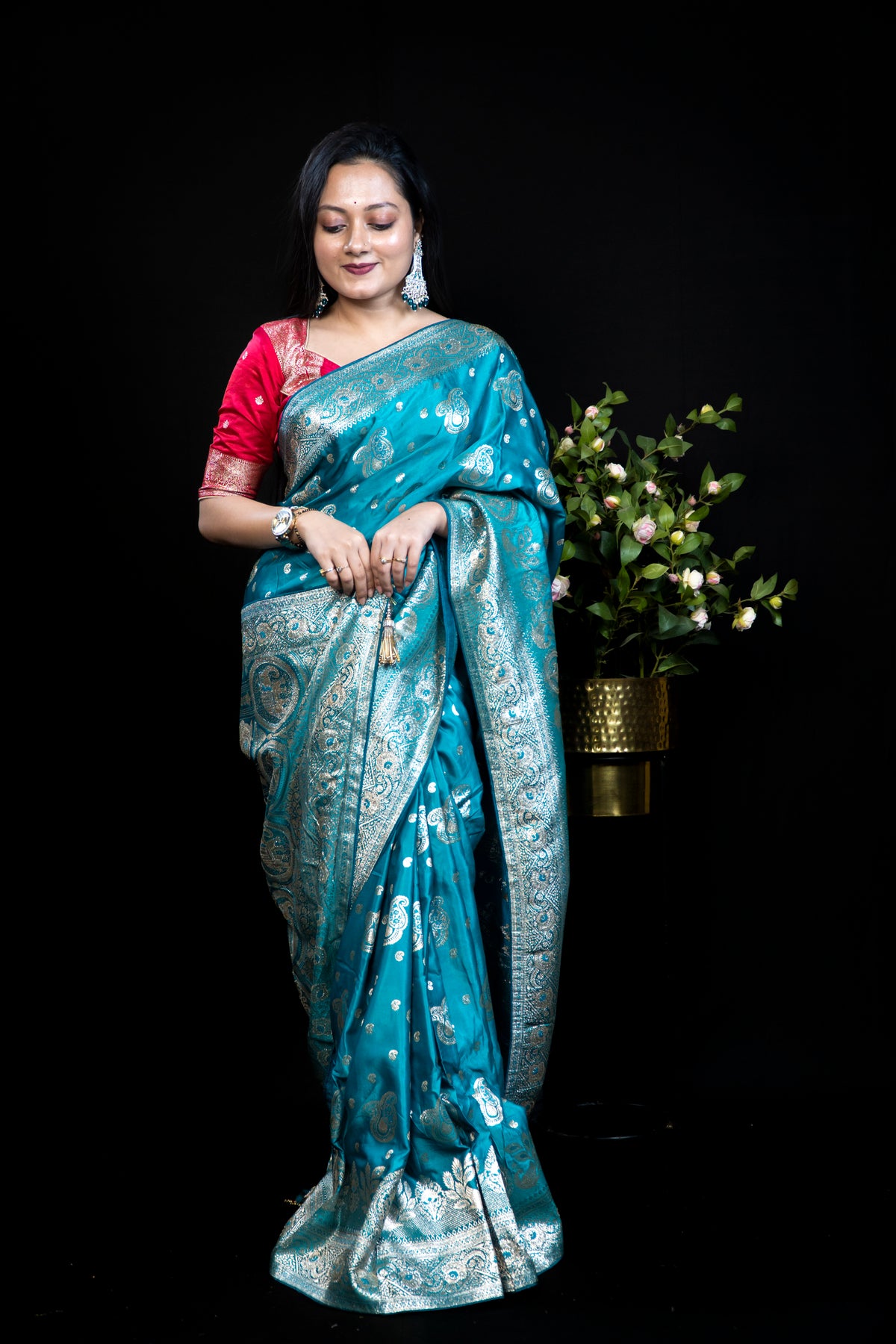Banarasi Silk Saree with Scattered Booti & Paisley Pallu