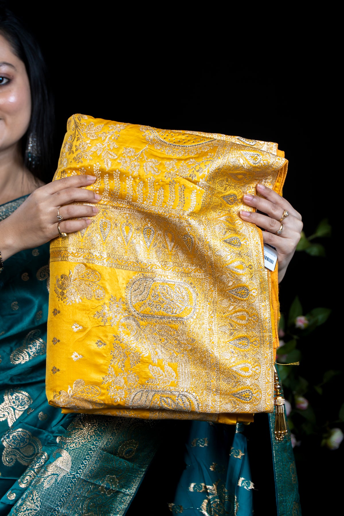 Banarasi Silk Saree with Scattered Booti & Paisley Pallu