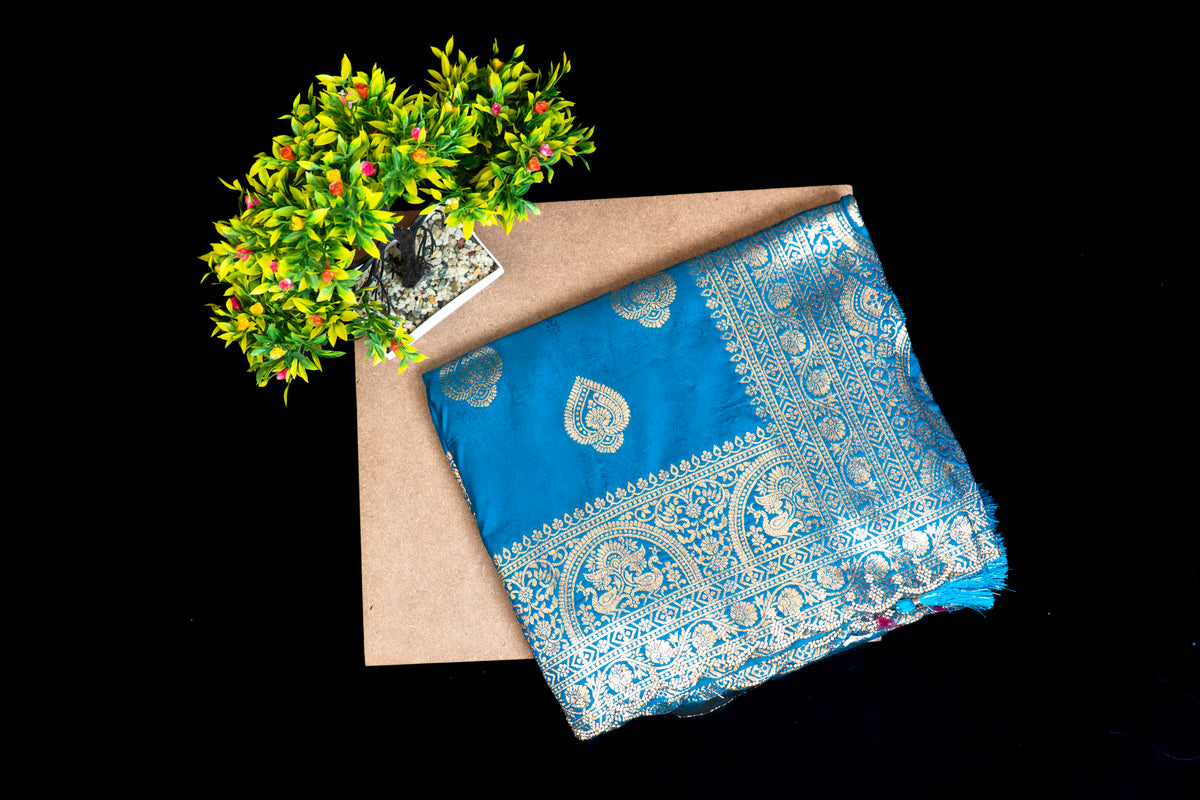 Dual-Tone Banarasi Silk Saree with Gold Zari Paisley Motifs & Scalloped Stone Border