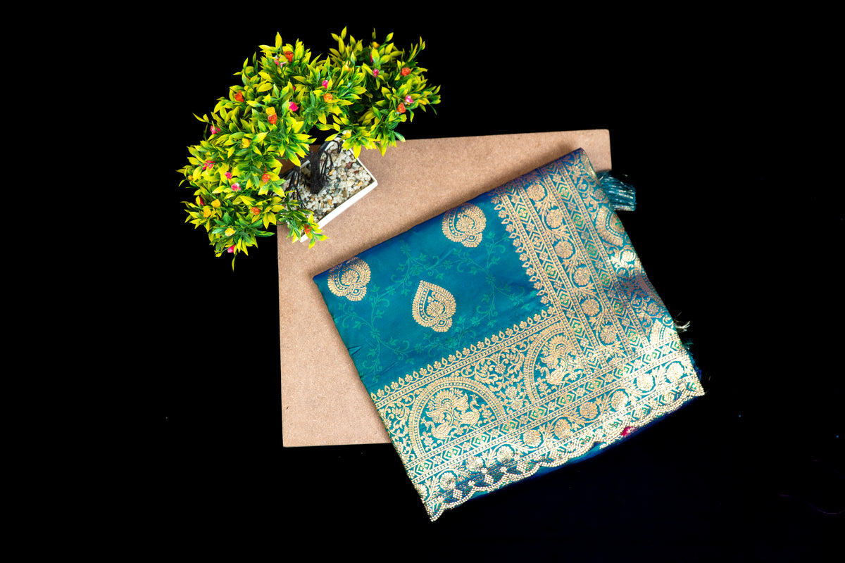 Dual-Tone Banarasi Silk Saree with Gold Zari Paisley Motifs & Scalloped Stone Border