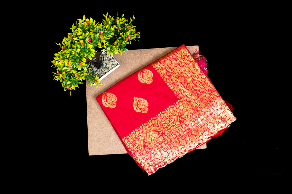 Dual-Tone Banarasi Silk Saree with Gold Zari Paisley Motifs & Scalloped Stone Border