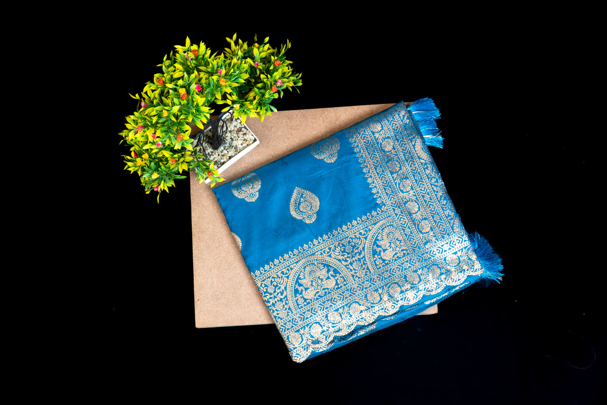 Dual-Tone Banarasi Silk Saree with Gold Zari Paisley Motifs & Scalloped Stone Border