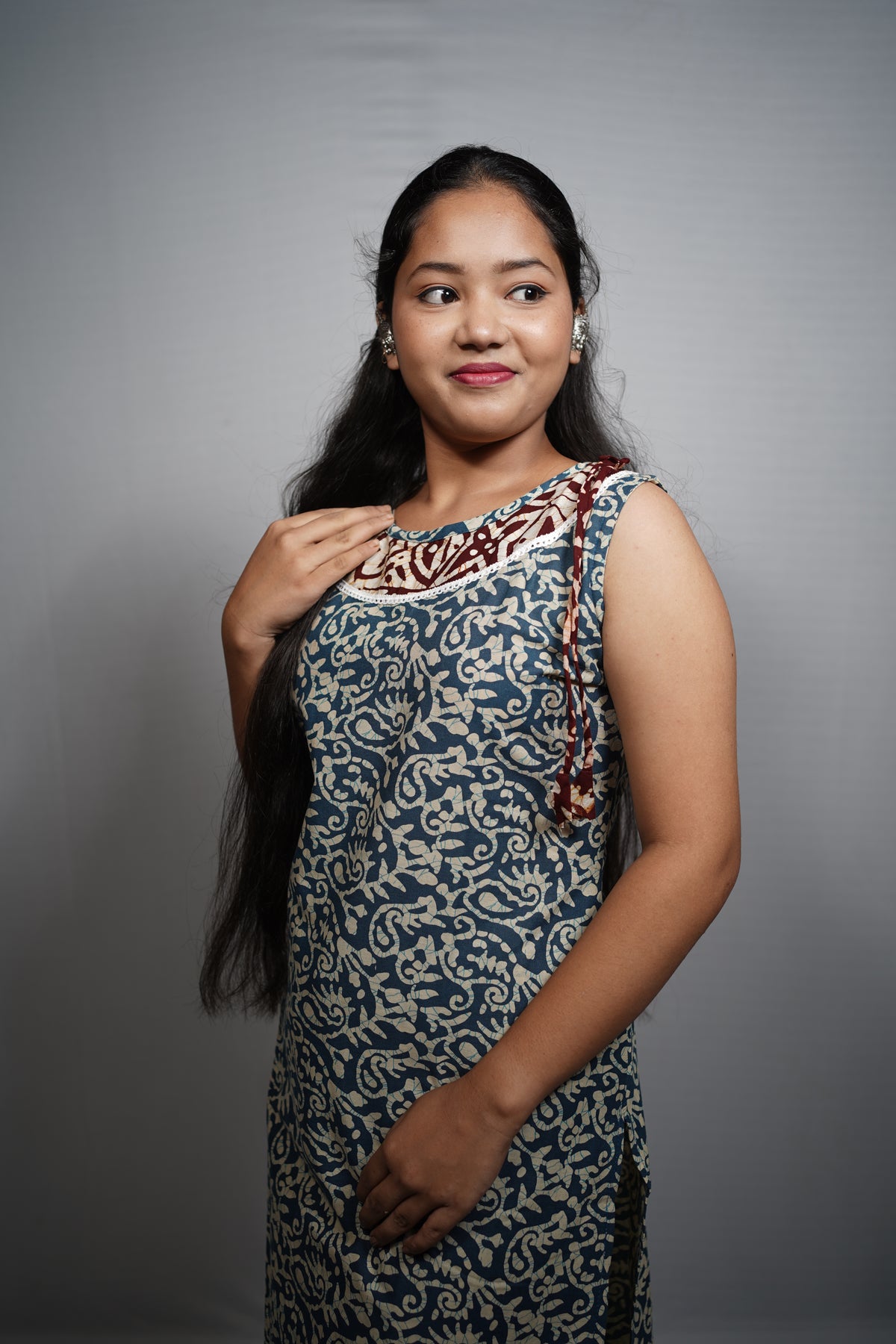 Cotton Batik Jaal Sleeveless Kurta Set with Contrast Yoke & Side Tie