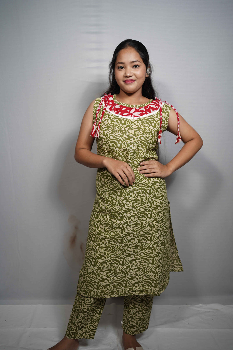 Cotton Batik Jaal Sleeveless Kurta Set with Contrast Yoke & Side Tie