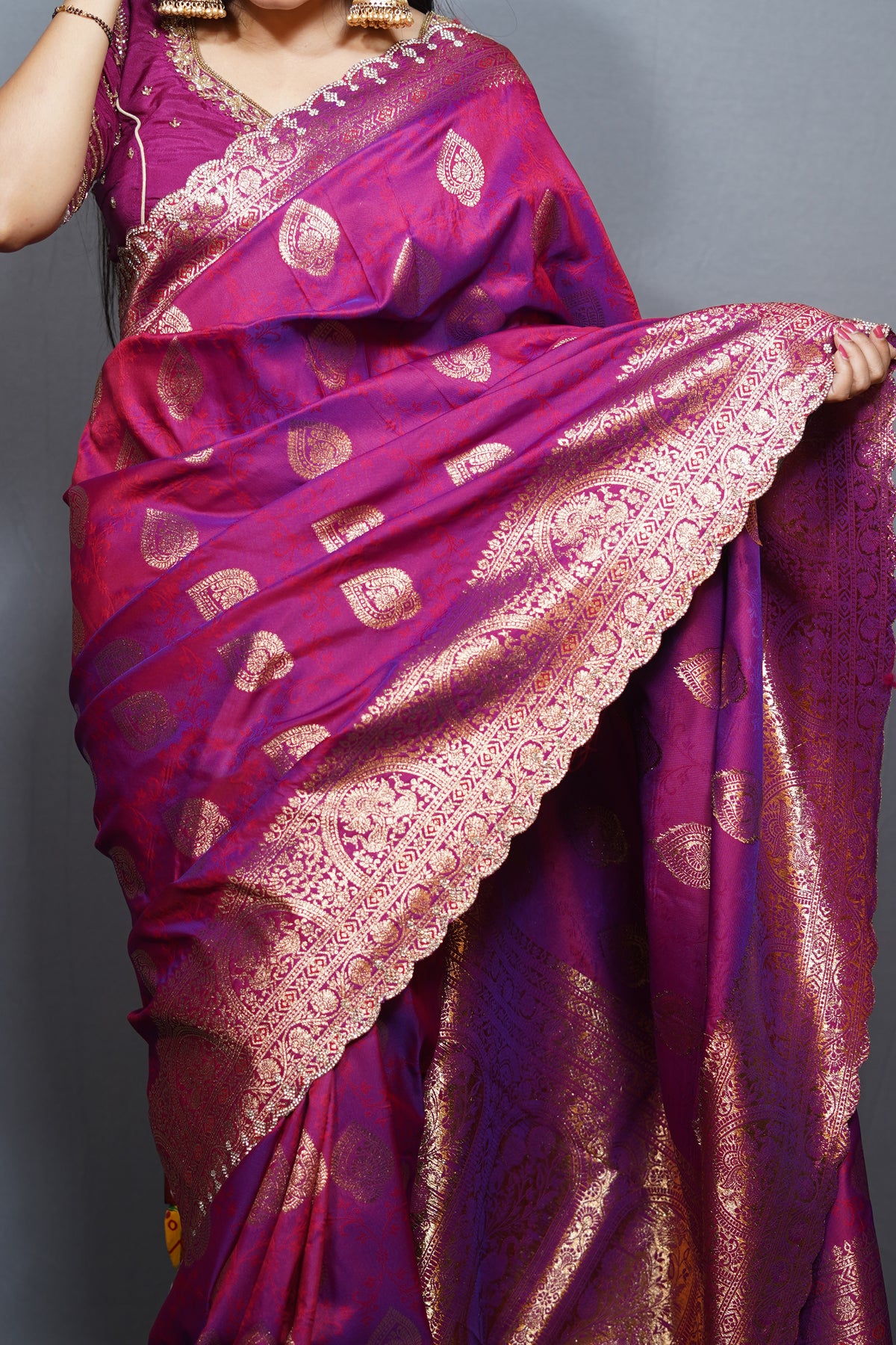 Dual-Tone Banarasi Silk Saree with Gold Zari Paisley Motifs & Scalloped Stone Border
