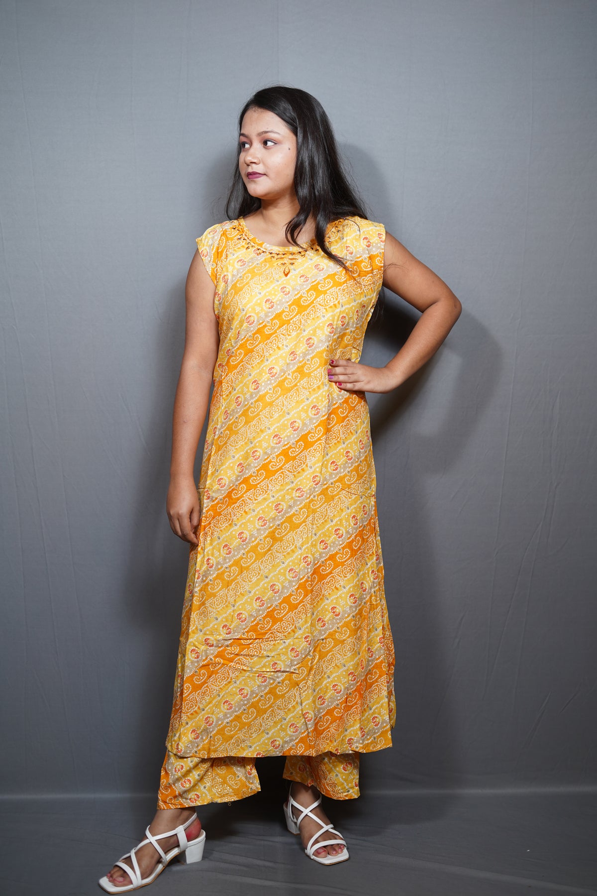 Bandhani Print Sleeveless Kurta Palazzo Set with Mirror Neckline