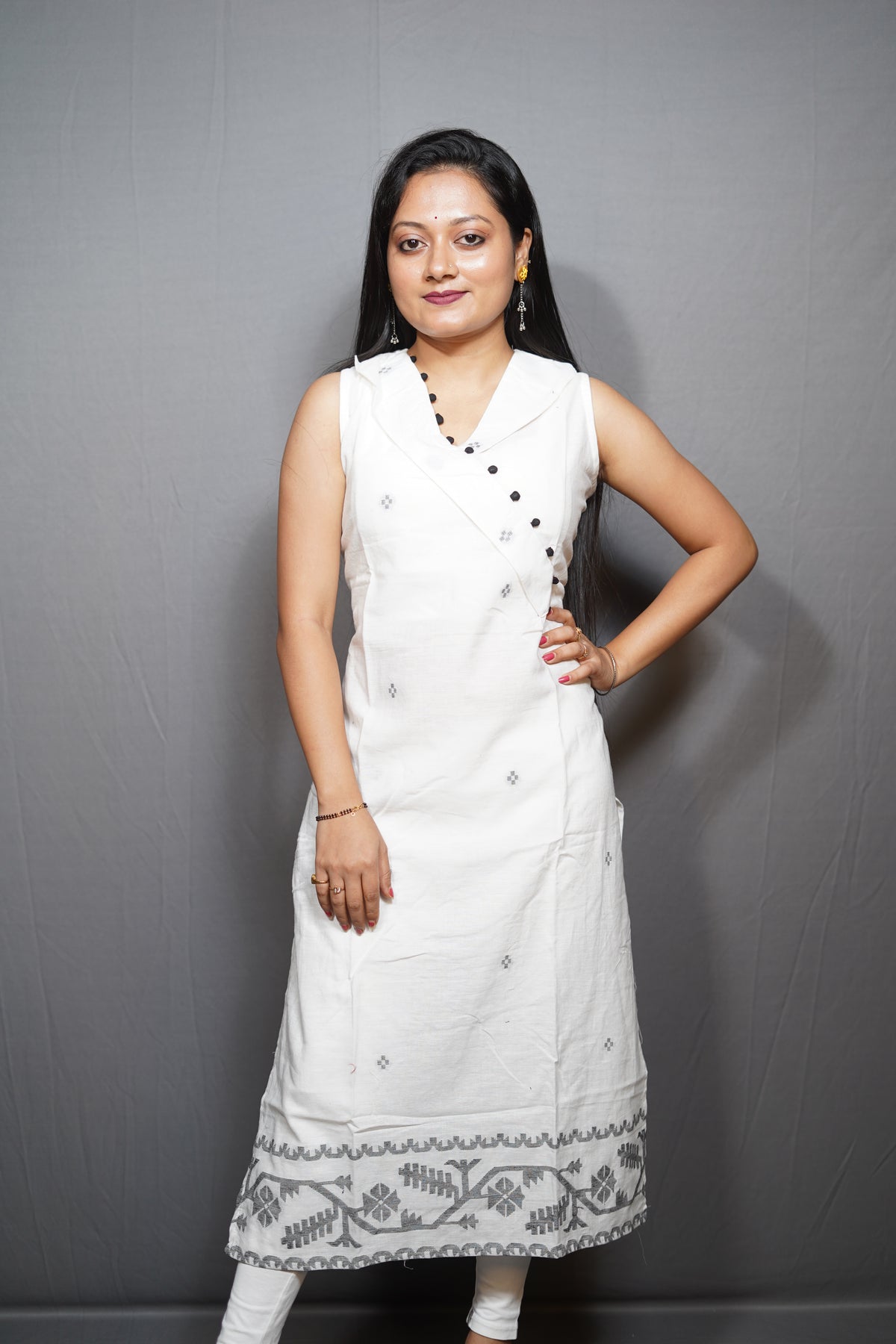 Handloom Cotton Sleeveless Kurta with Jamdani Border & Angrakha Collar