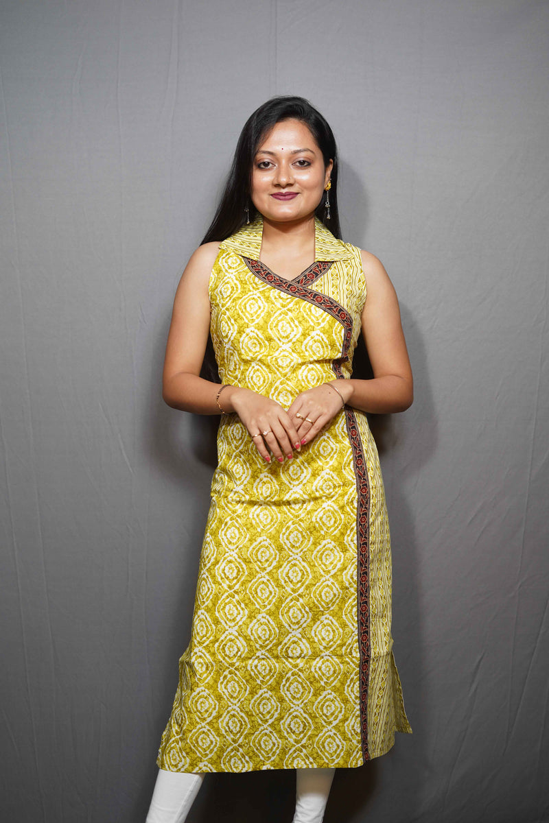 Diamond Print Cotton Kurta with Shirt Collar and Contrast Border