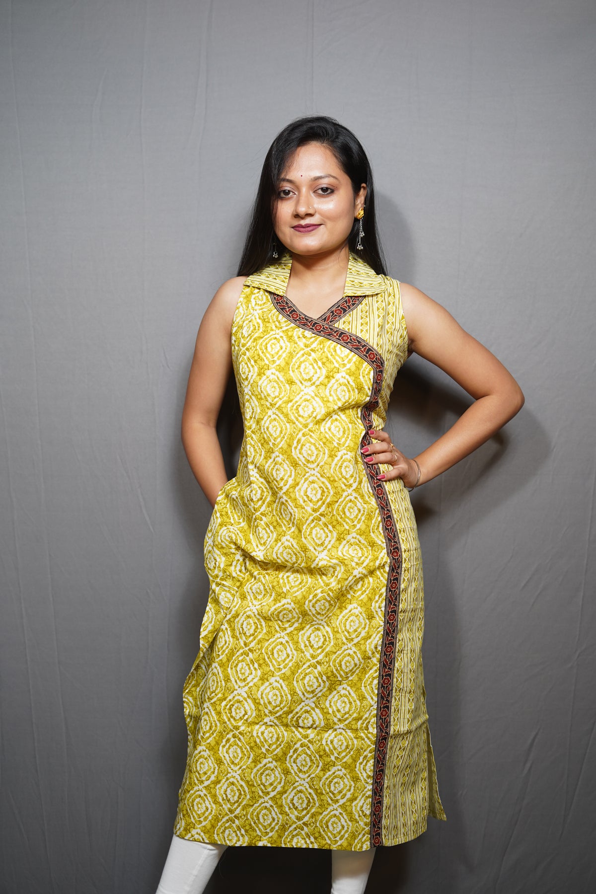 Diamond Print Cotton Kurta with Shirt Collar and Contrast Border