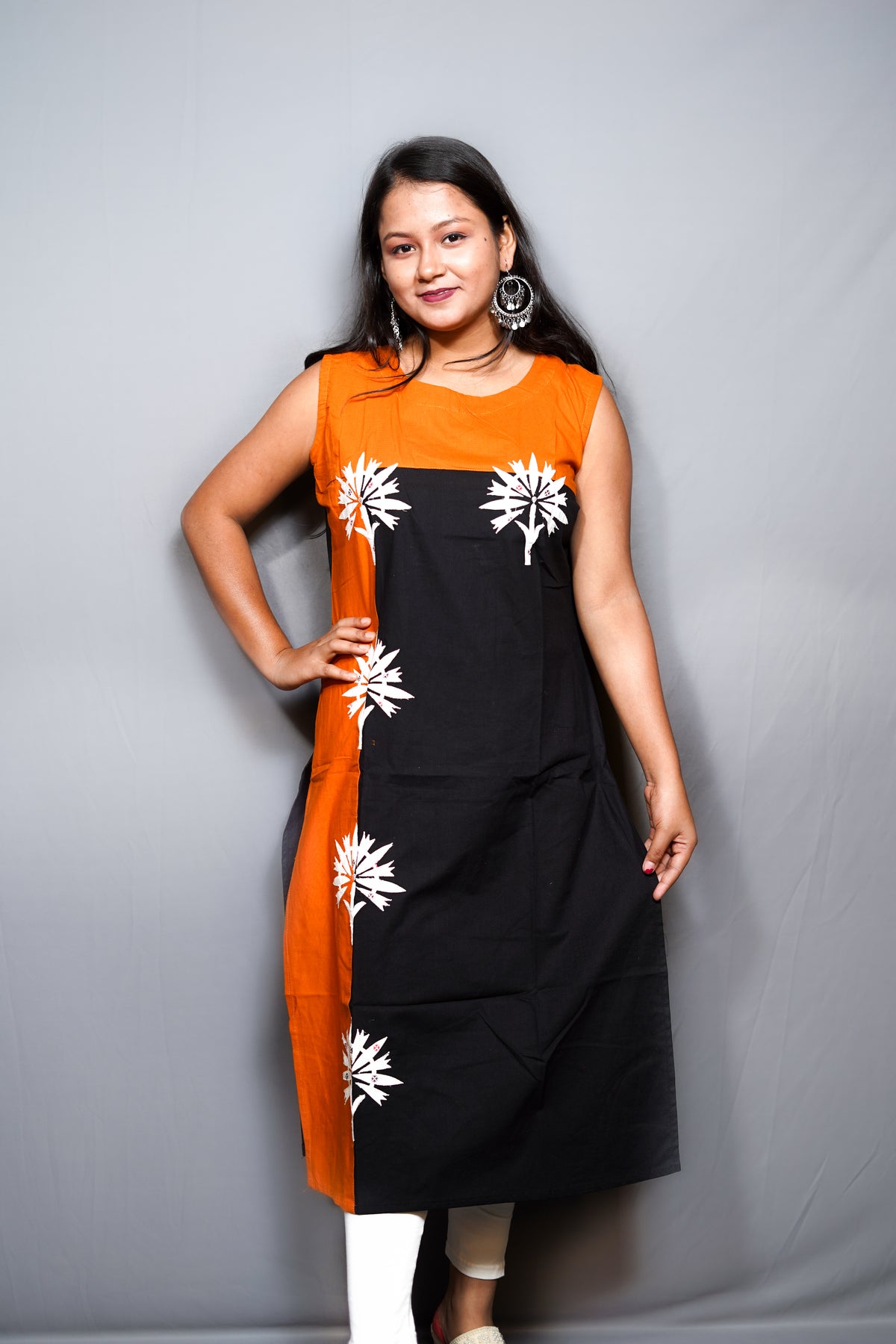 Colour-Block Cotton Sleeveless Kurta with Applique Palm Motifs