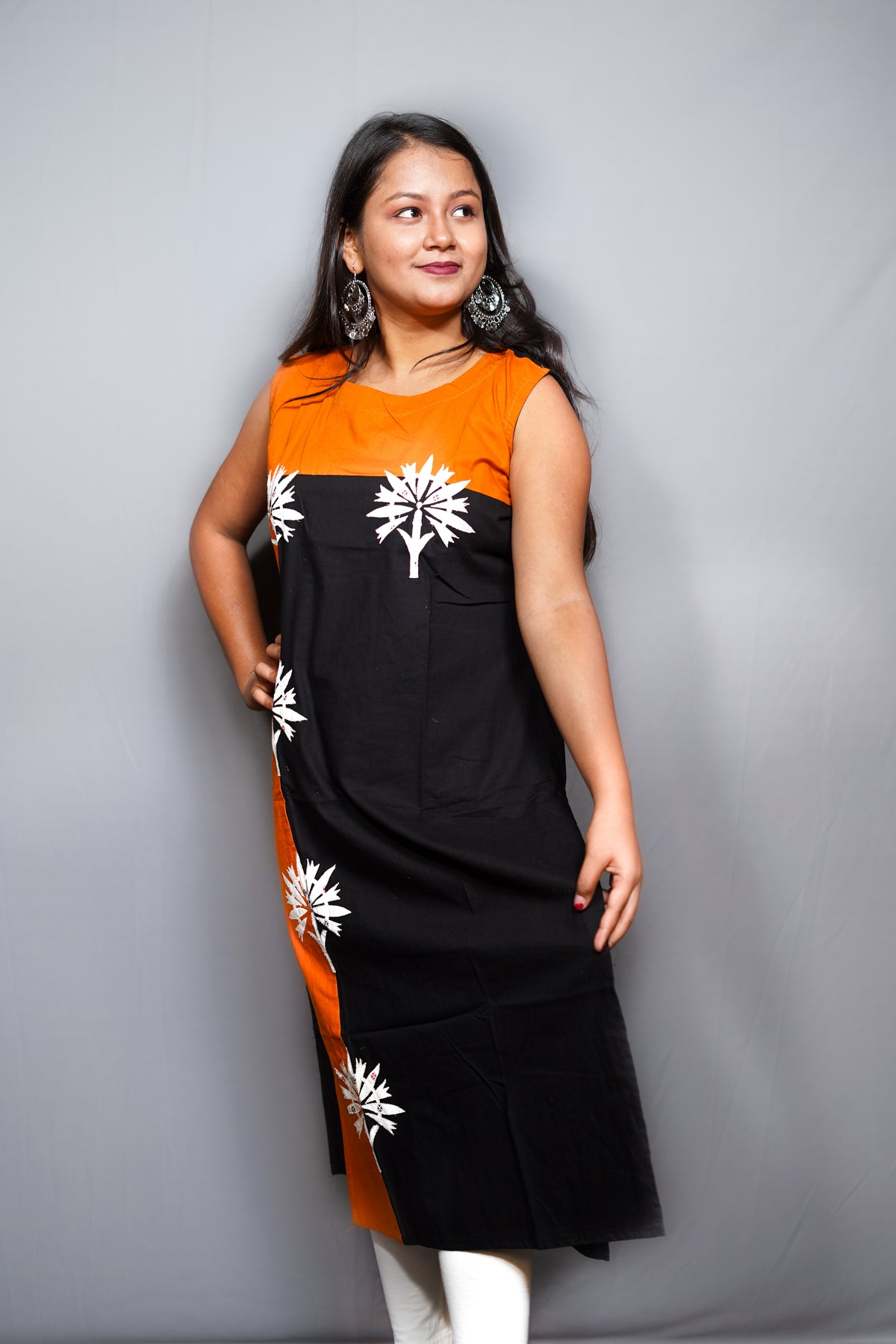 Colour-Block Cotton Sleeveless Kurta with Applique Palm Motifs
