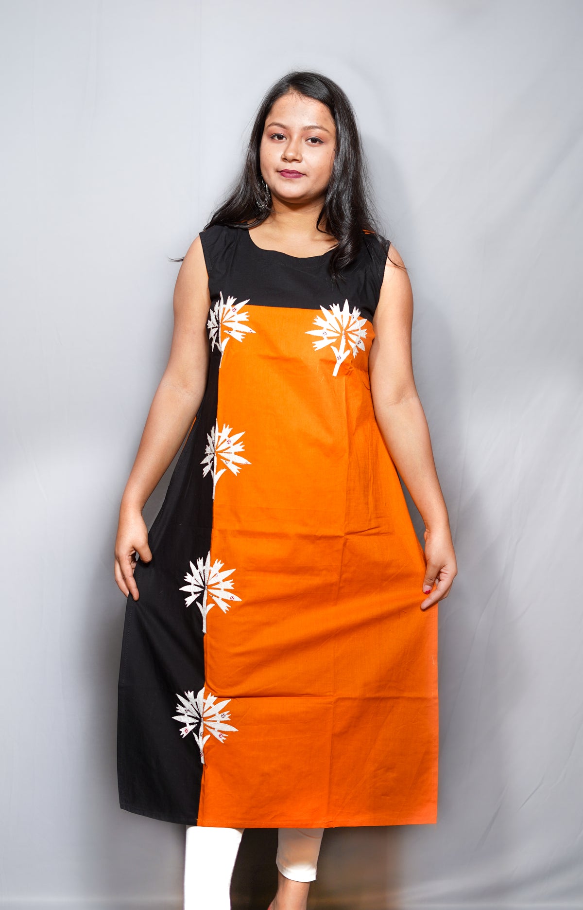 Colour-Block Cotton Sleeveless Kurta with Applique Palm Motifs