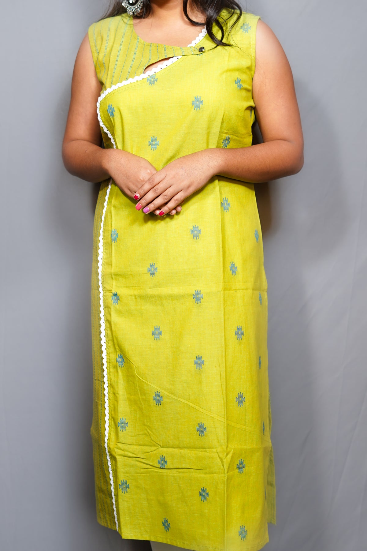 Handloom Cotton Kurta with Asymmetric Neckline and Buti Motifs